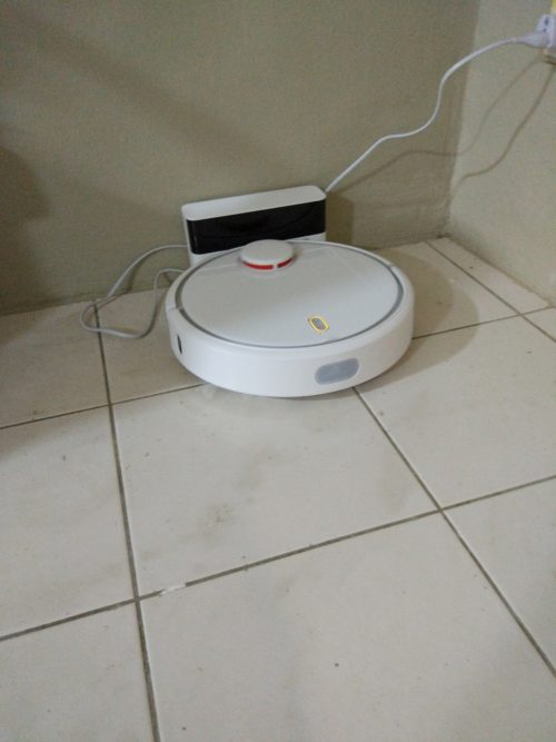 charging the xiaomi robot vacuum mi mijia